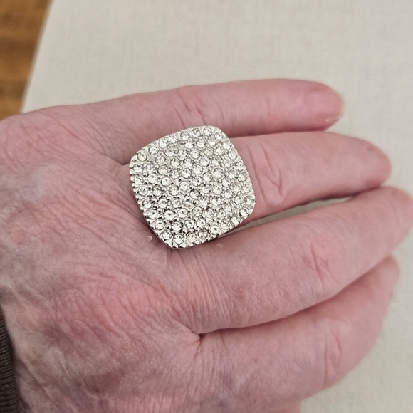 Pave Rhinestone Cocktail Ring Size 6.5 - Picture 6 of 6